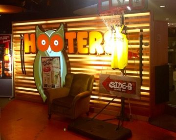 img_5355_sby_hooters_1